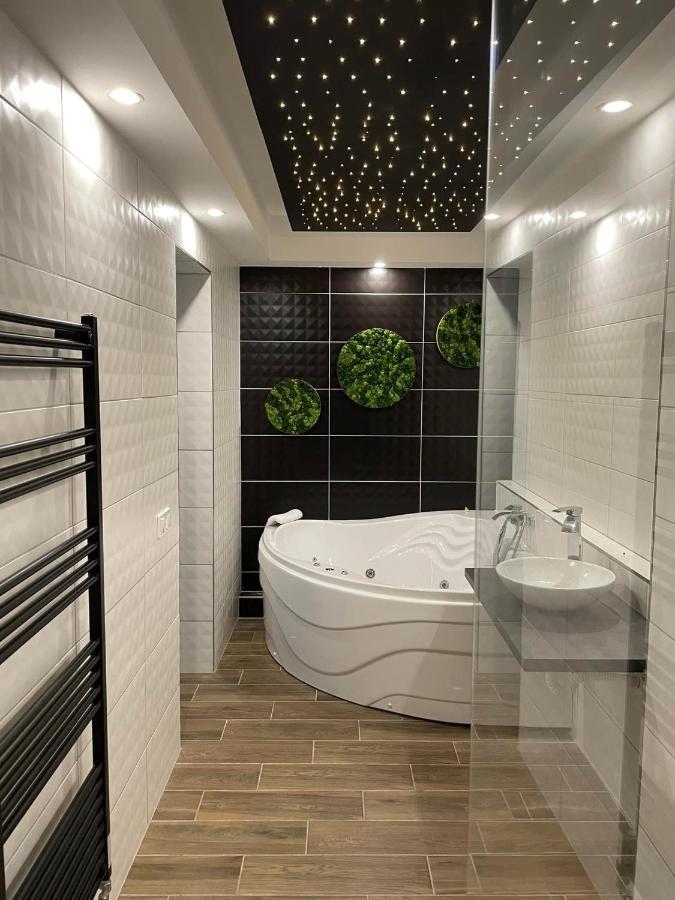 Karos Night Sky Apartment Zalakaros Ngoại thất bức ảnh